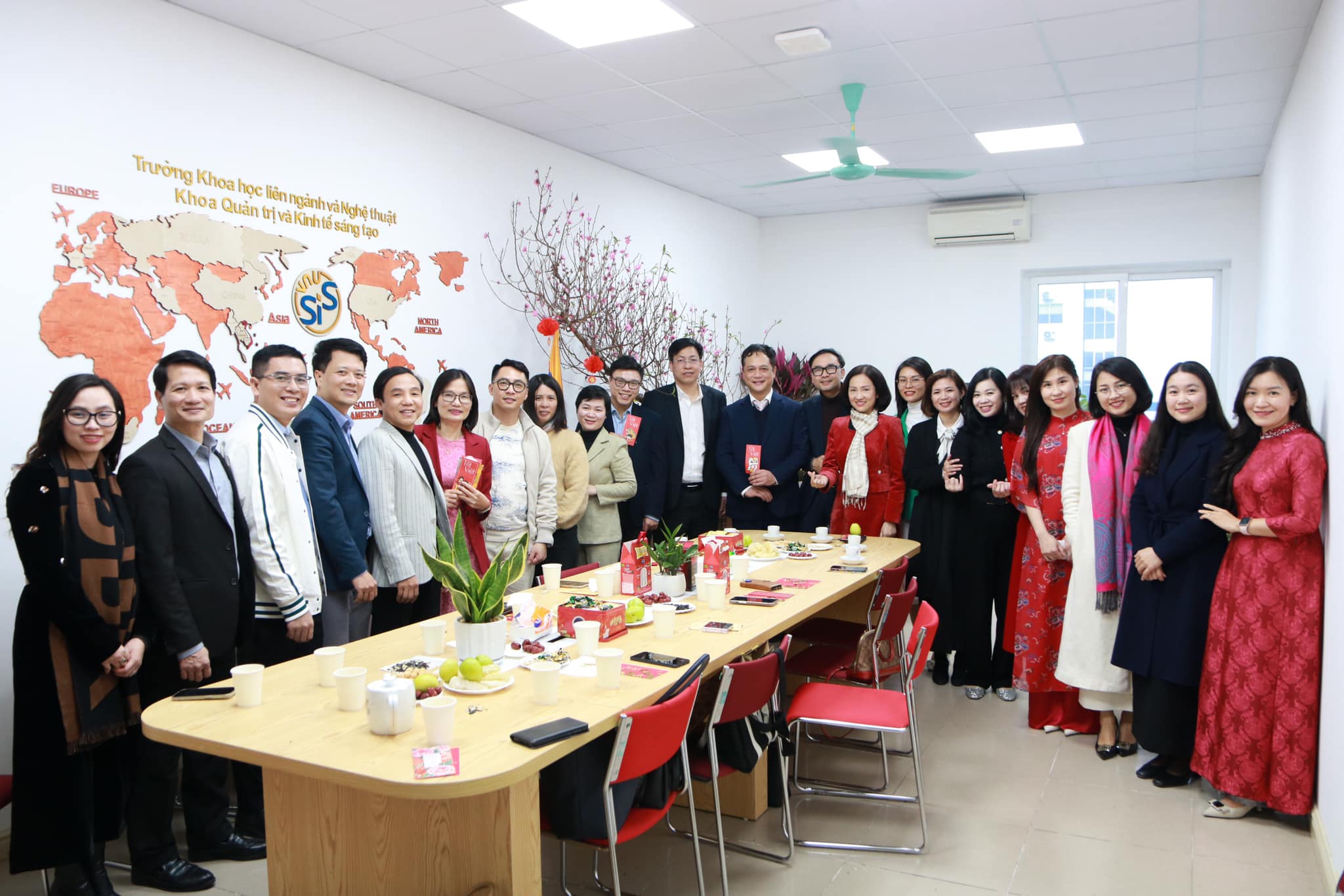 Giảng đường Mỹ Đình dành cho khối ngành Quản trị, cùng với sự đồng hành của các phòng chức năng: Phòng ĐT&CTSV; Phòng KT&BĐCLGD, các văn phòng Khoa: Khoa CNVH&DS; Khoa QT&KTST; Văn Phòng Đoàn